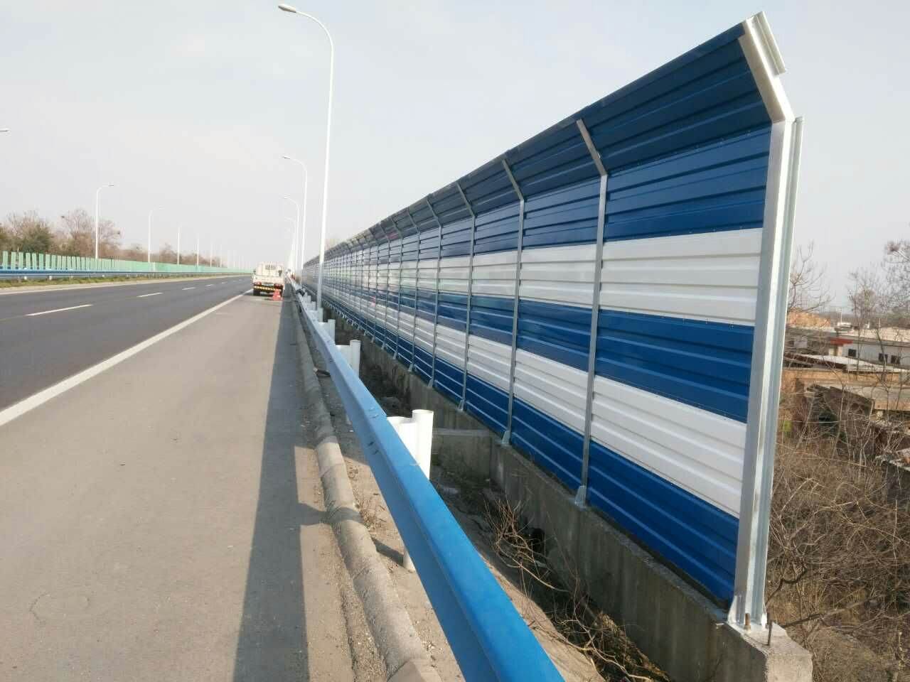 河南鄭少高速聲屏障工程案例 金標(biāo)聲屏障