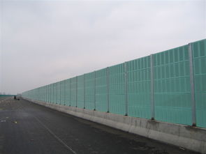 聲屏障在高速公路工程中的應(yīng)用與安平金標(biāo)的專(zhuān)業(yè)優(yōu)勢(shì)